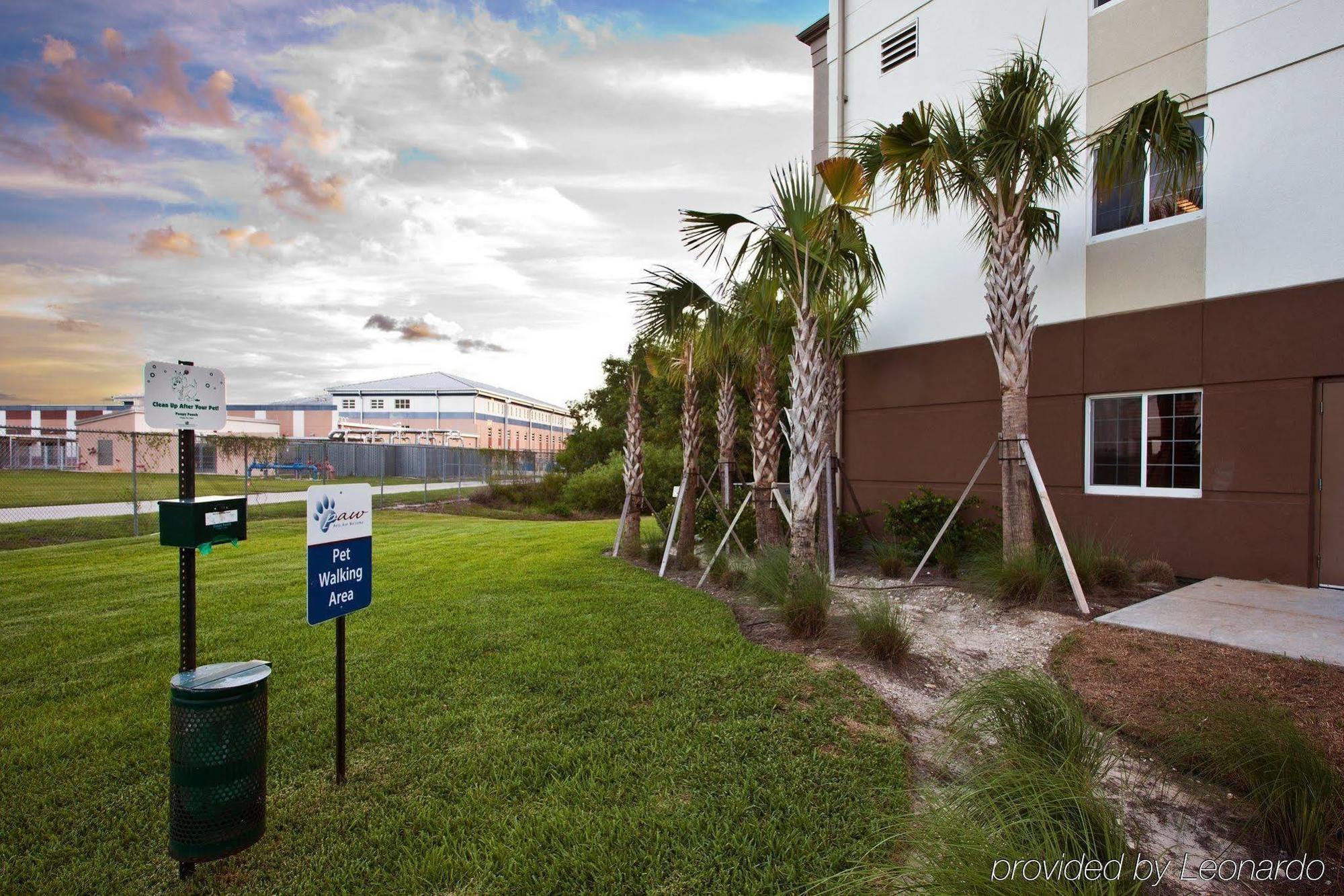 Candlewood Suites Fort Myers/Sanibel Gateway By Ihg Dalaman gambar